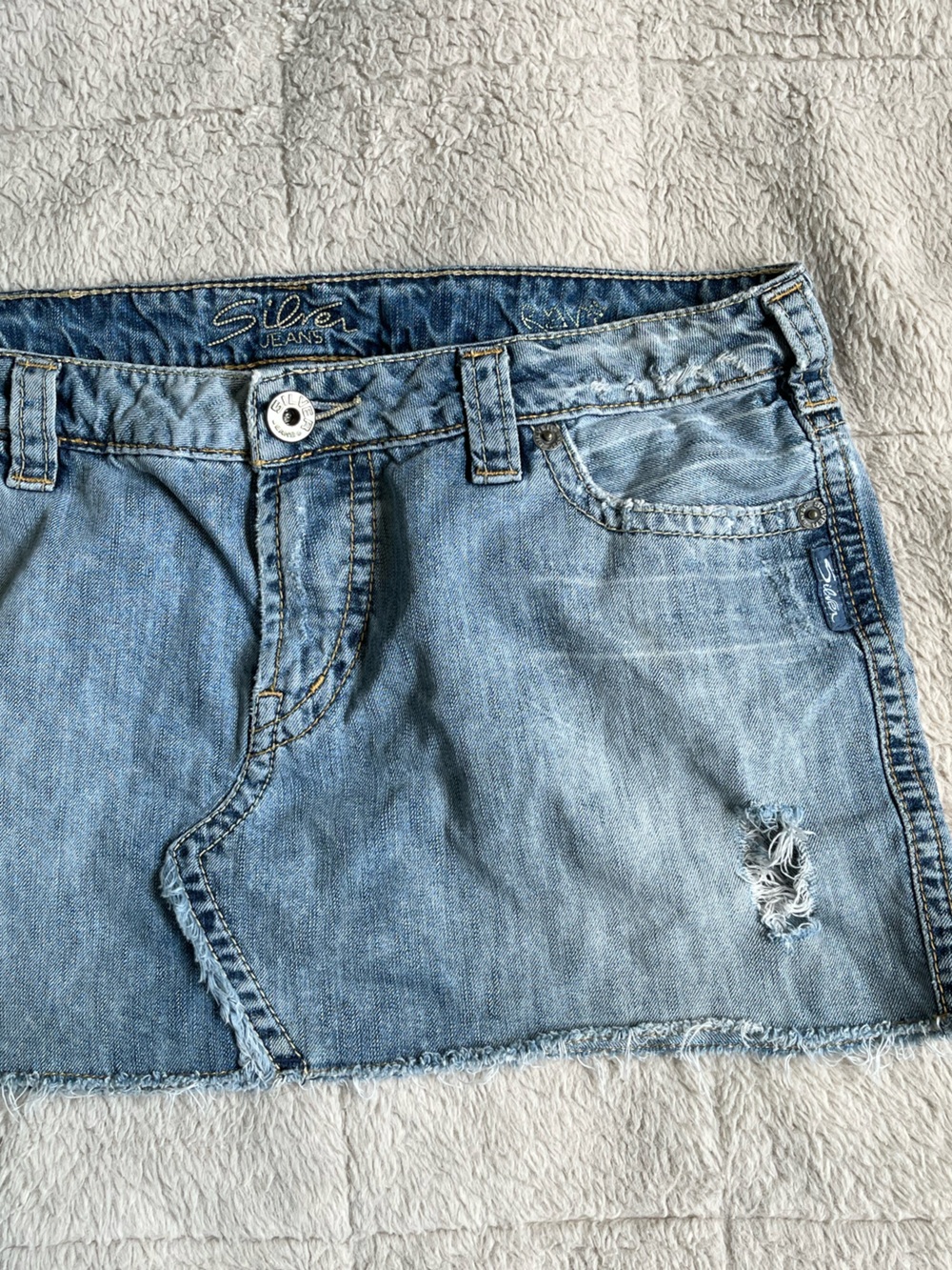 Y2K Silver Jeans Light Wash Low Rise Denim Mini Skirt Size 31